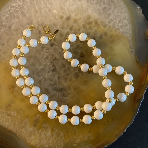 Vintage Monet white beaded Pearl Guc 90's - Picture 3 of 6